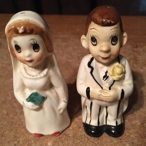 VINTAGE TWO FACED BRIDE AND GROOM SALT & PEPPER SHAKERS ENESCO JAPAN